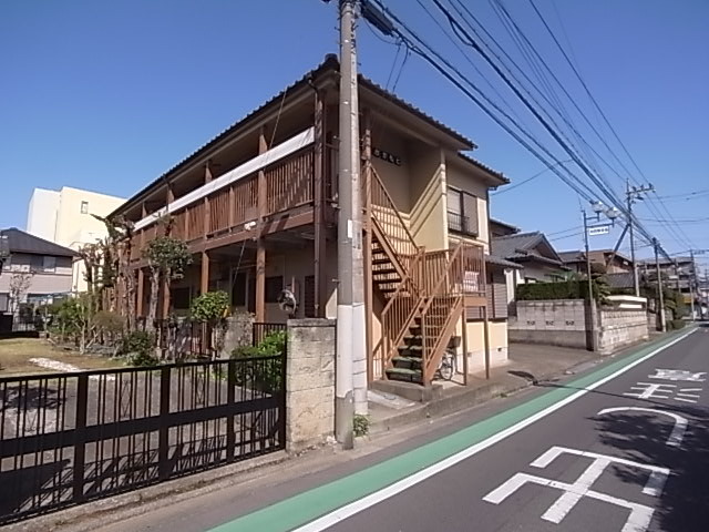 上尾市柏座のアパートの建物外観