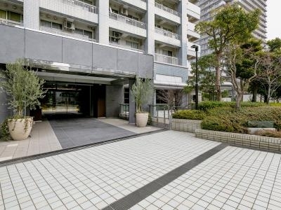 【中央区佃のマンションのエントランス】