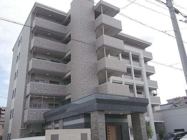 【名古屋市南区豊田のマンションの建物外観】