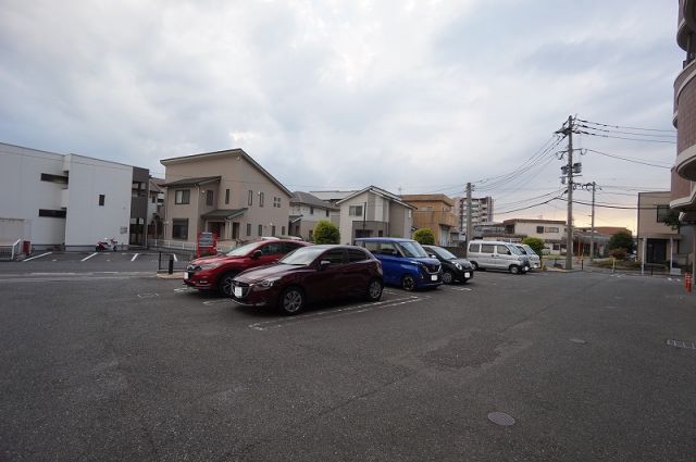 【北九州市八幡西区陣原のマンションの駐車場】