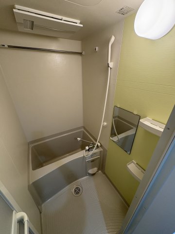 バス・シャワールーム　コンパクトで使いやすいお風呂です