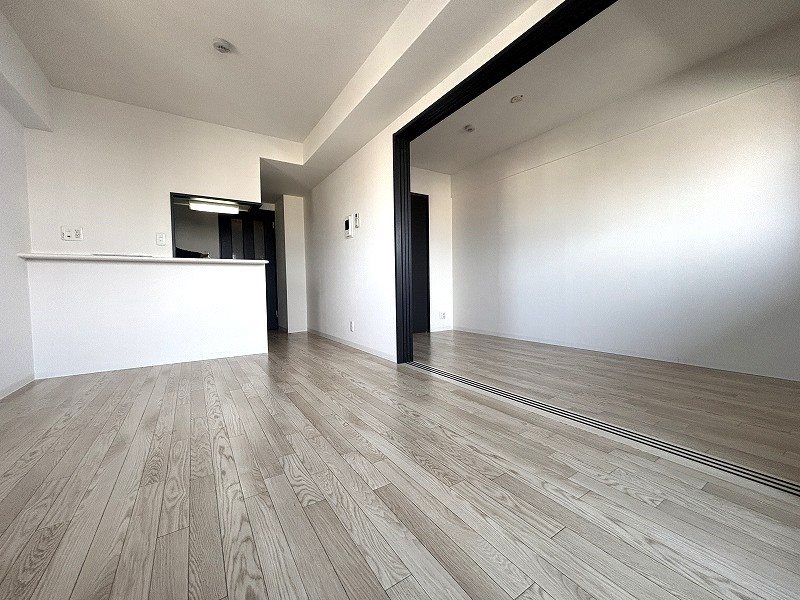 居室・リビング　※反転タイプ角部屋写真使用