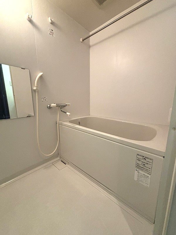 バス・シャワールーム　※反転タイプ角部屋写真使用