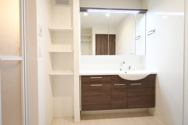 洗面設備　朝の身支度には欠かせない独立洗面化粧台