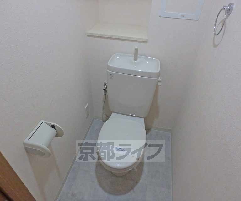 トイレ　トイレです。コンセントあります。