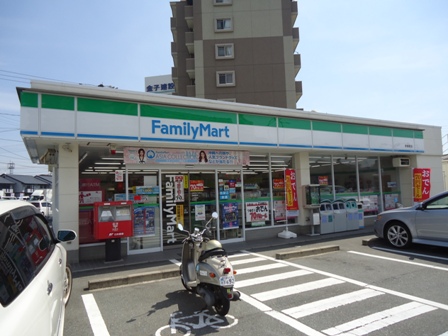 コンビニ　ファミリーマート 久留米山川店（コンビニ）まで657m