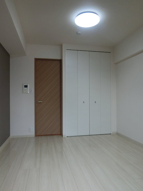 居室・リビング　☆明るい洋室☆