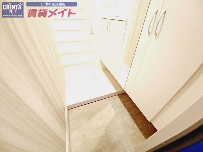 玄関　同建物別部屋