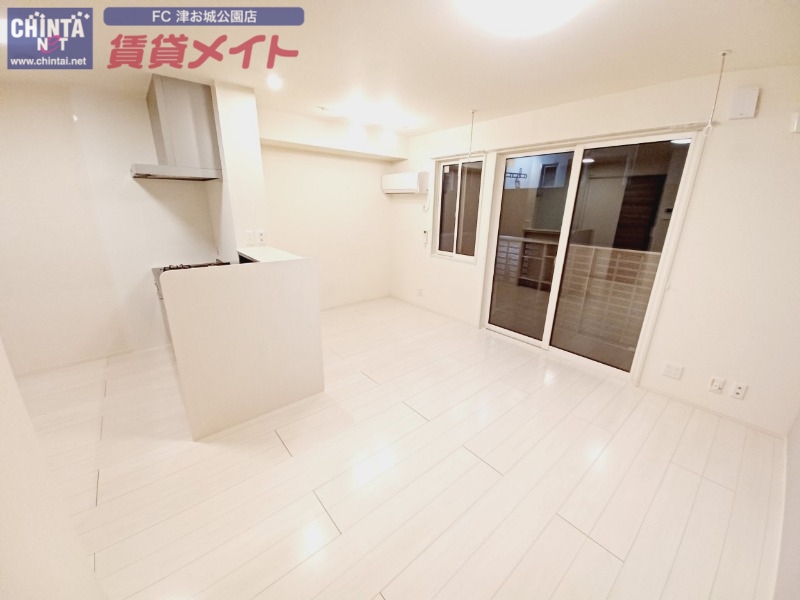 居室・リビング　同建物別部屋