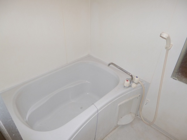 バス・シャワールーム　ゆったりしたお風呂です。