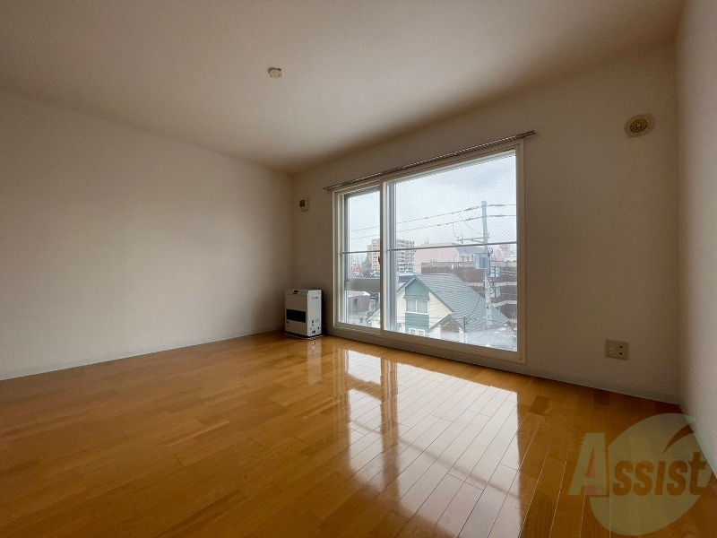 居室・リビング　広くてキレイなお部屋が広がっていて、充実した生活が送れそう。