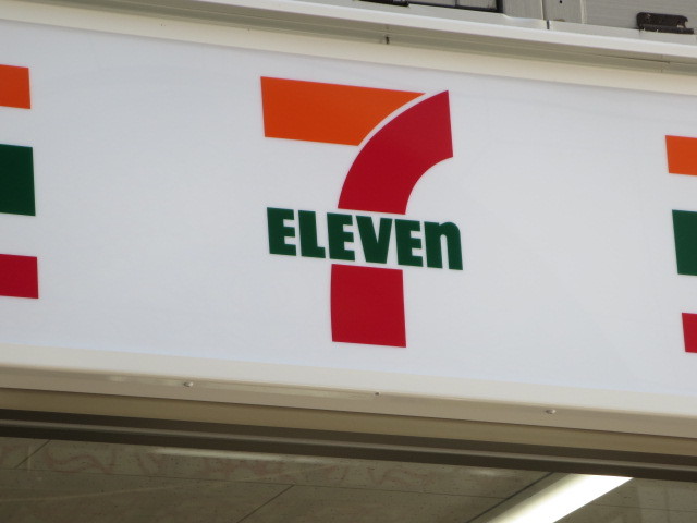 コンビニ　セブンイレブングランフロント大阪フロアナイン店（コンビニ）まで856m