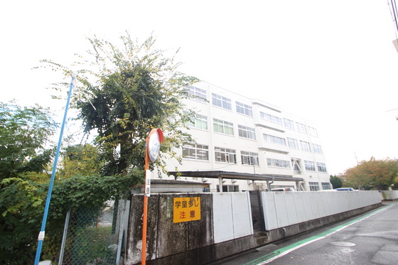 小学校　海田町立海田西小学校（小学校）まで521m