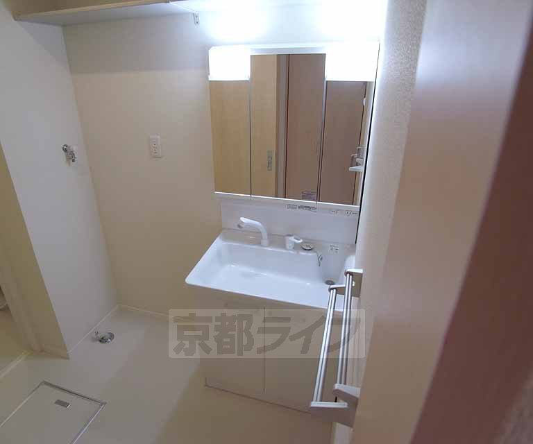 洗面設備　三面鏡の洗面台です！