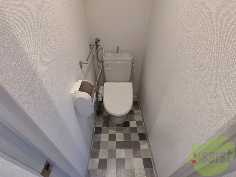 トイレ　ウォシュレット機能がついたトイレです。安心して使用できますね