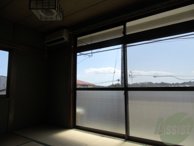 その他部屋・スペース　寝室には窓があるので、朝の目覚めが良さそうです。