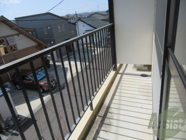 バルコニー　バルコニーは陽当たり良好で、洗濯物も乾きやすいですね