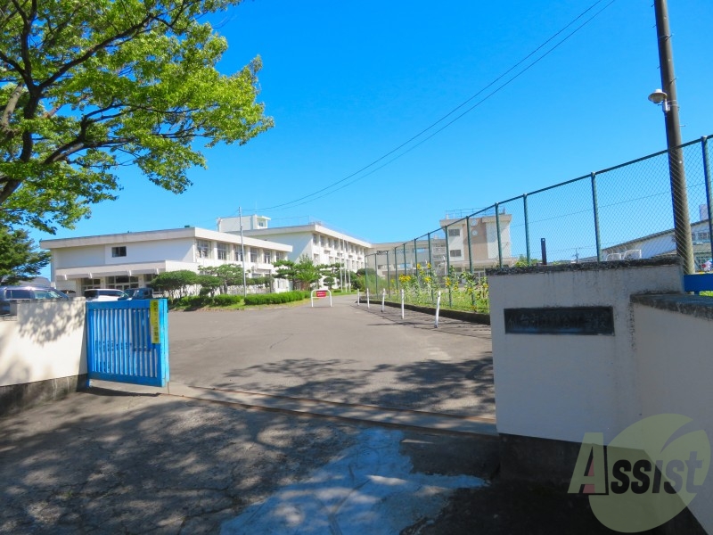小学校　仙台市立鶴谷小学校（小学校）まで903m