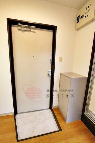 玄関　※同タイプ・別部屋の参考写真です。