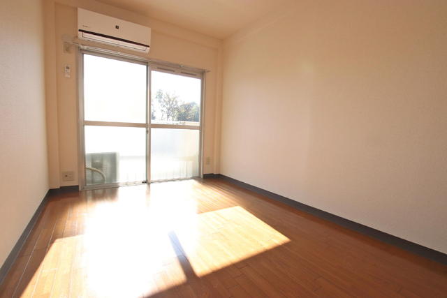 居室・リビング　【洋室６帖】