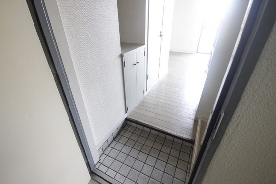 玄関　※他部屋の写真を使用しております。