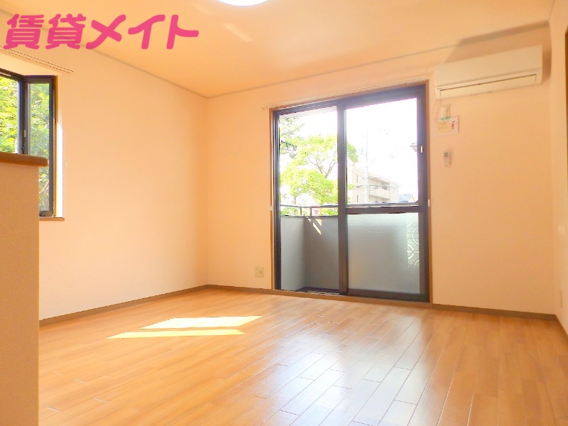 居室・リビング　同物件別室の画像です