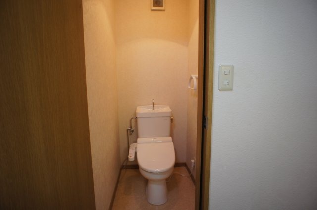 トイレ　温水洗浄便座