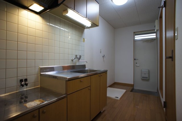 玄関　キッチンから玄関