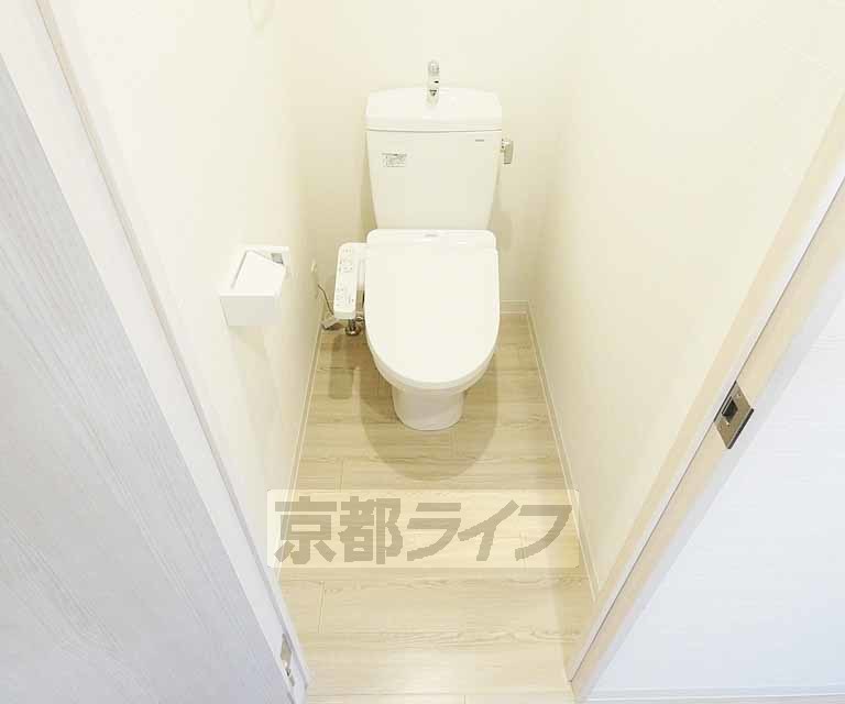 トイレ　ウォシュレット付いてます。