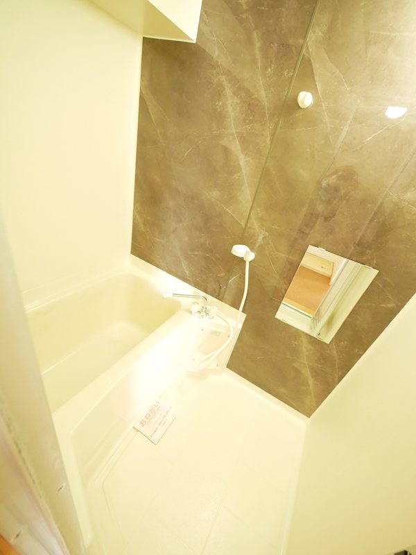 バス・シャワールーム　シャワー・追い焚き給湯