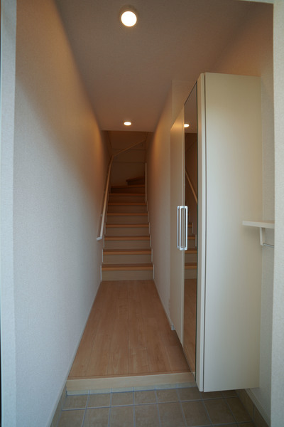 玄関　同じ建物の別の部屋