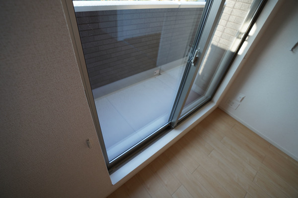 バルコニー　同じ建物の別の部屋