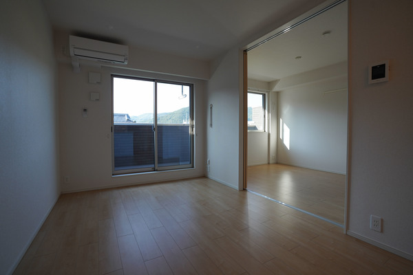 居室・リビング　同じ建物の別の部屋