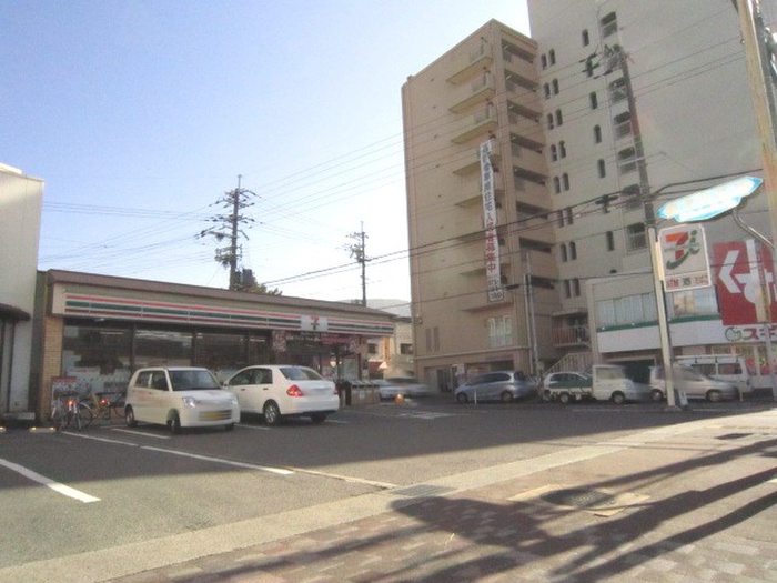 コンビニ　セブンイレブン（コンビニ）まで78m