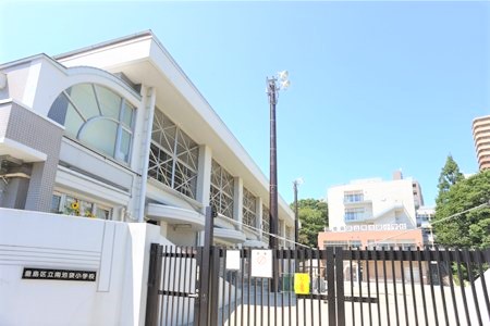 小学校　豊島区立南池袋小学校（小学校）まで570m