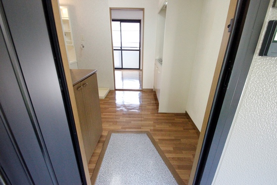 玄関　※別号室の写真です