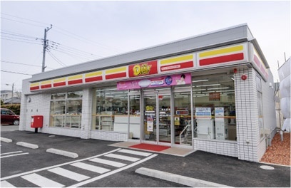コンビニ　ニューヤマザキデイリーストアパピヨン２４店（コンビニ）まで326m