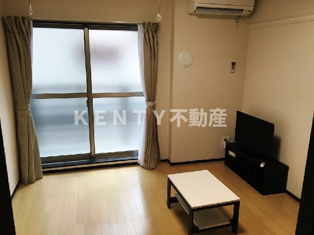 居室・リビング　こちらの居間で趣味の時間をお楽しみください