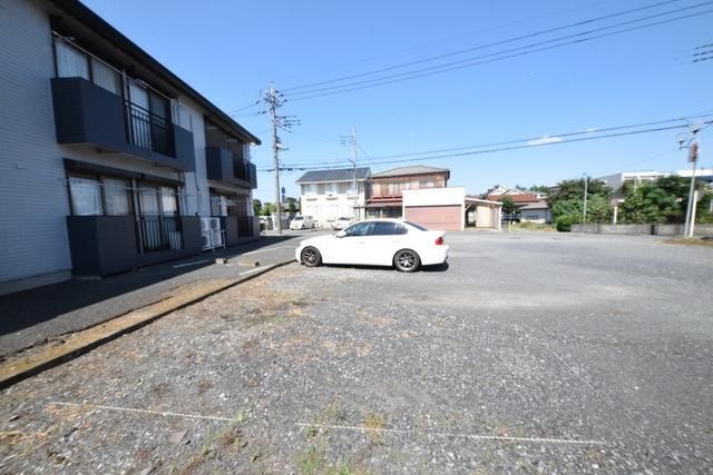 駐車場　敷地内ごみ置き場