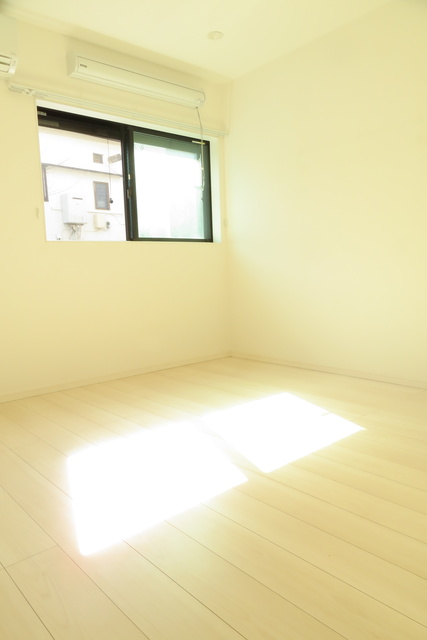 居室・リビング　南向きで日当たり良好なお部屋！暖かな日差しが入ります♪