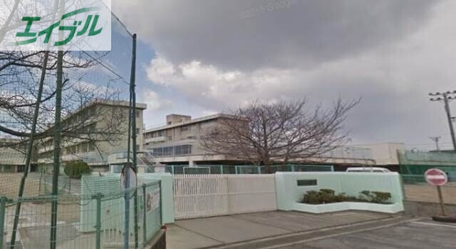 小学校　岡山市立芳泉小学校（小学校）まで692m