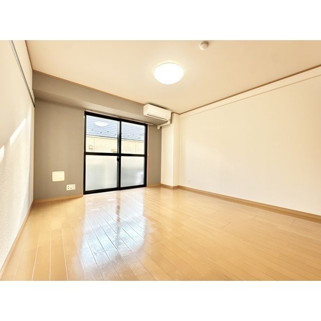 居室・リビング　☆明るい洋室☆