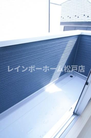 バルコニー　外からの目が気にならないバルコニーで洗濯物が干せます