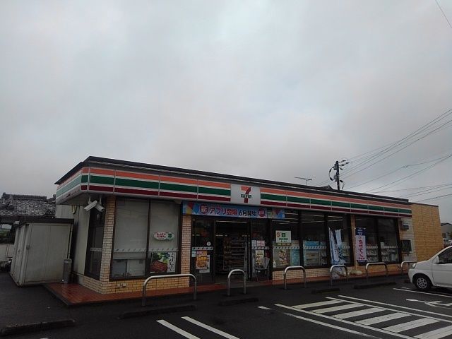コンビニ　セブンイレブン小林真方店（コンビニ）まで300m