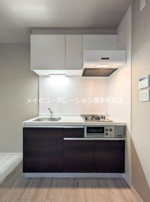 キッチン　同物件、別号室の写真です。