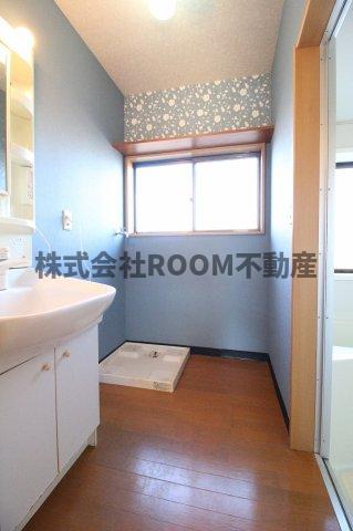 洗面設備　コンパクトで使いやすい洗面所