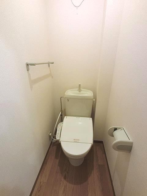 トイレ　温水洗浄便座