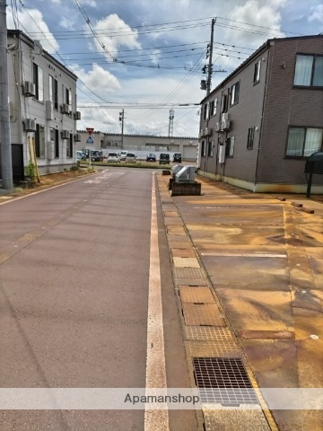 その他　前面道路（その他）まで0m