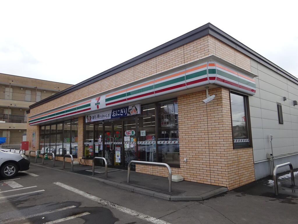 コンビニ　セブンイレブン苫小牧新開町店（コンビニ）まで629m