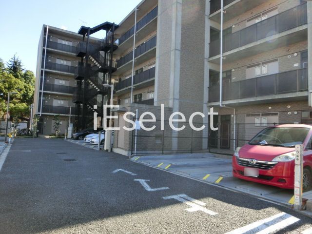 駐車場　敷地内駐車場は機械式です。
